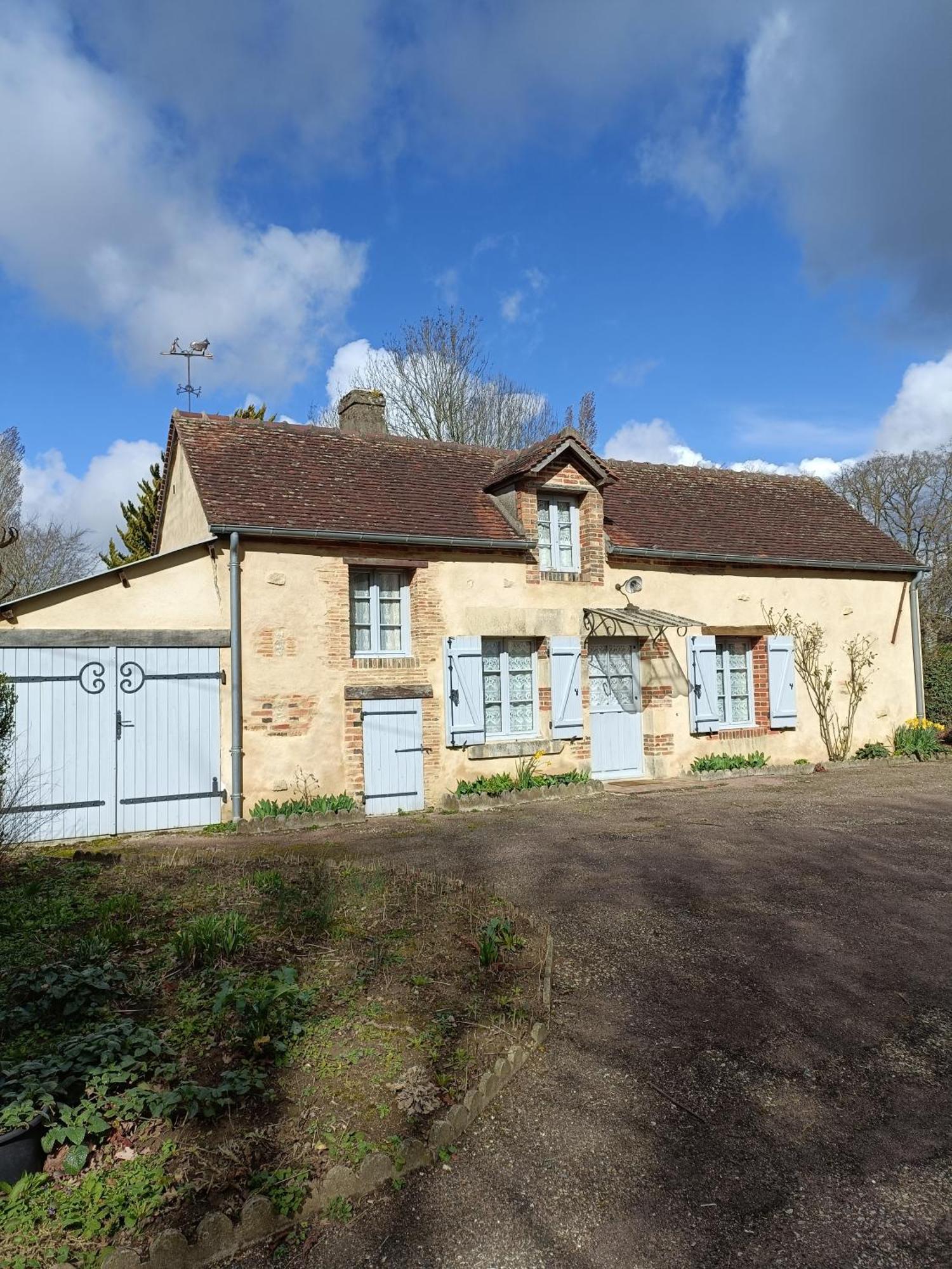 Holiday home La Petite Maison En Puisaye Dampierre-sous-Bouhy